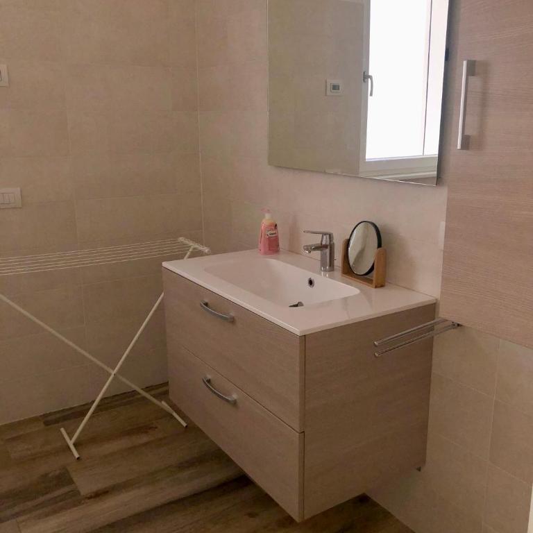 Emma‘s Riva-Dream - sonnige 2-Zimmer-Wohnung mit Garage und Balkon in Riva del Garda - Appartamento con 1 Camera da Letto - 10