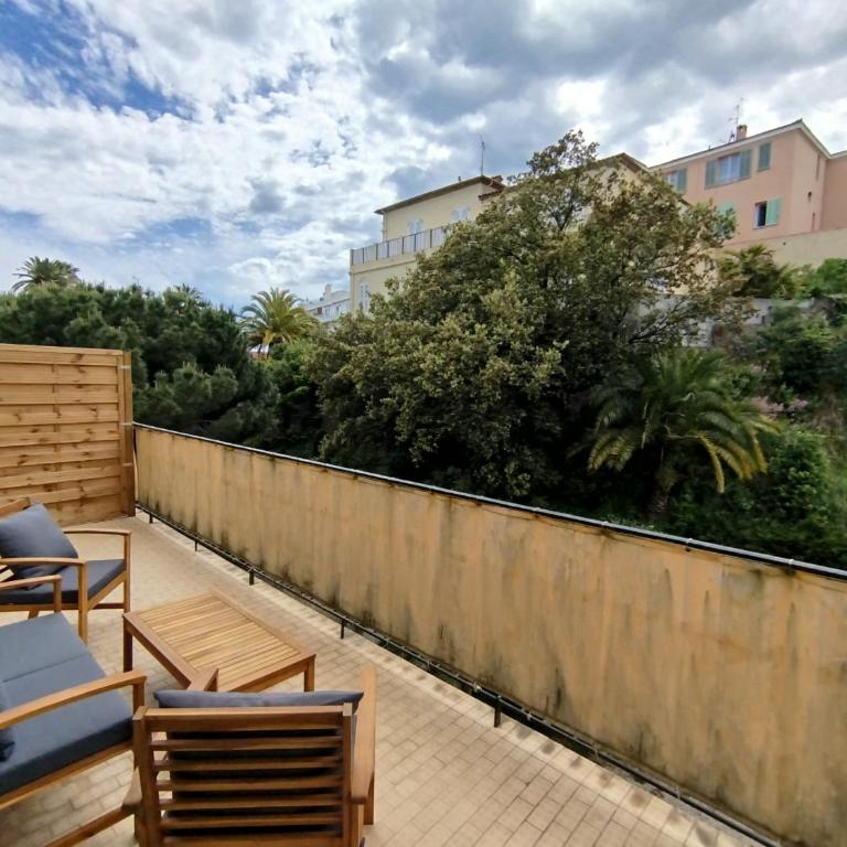 Grand studio avec terrasse - Appartement 1 Chambre - 25