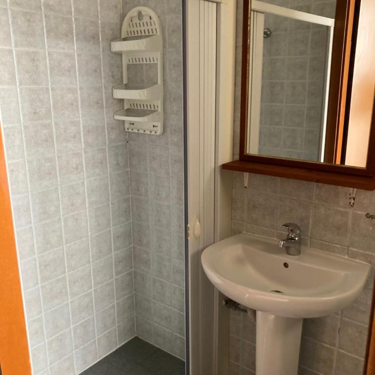 Hesperia - One-Bedroom House - 3
