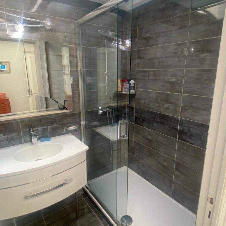 Appartement vue panoramique sur Cannes, 100M2 3P - Appartement 1 Chambre - 17