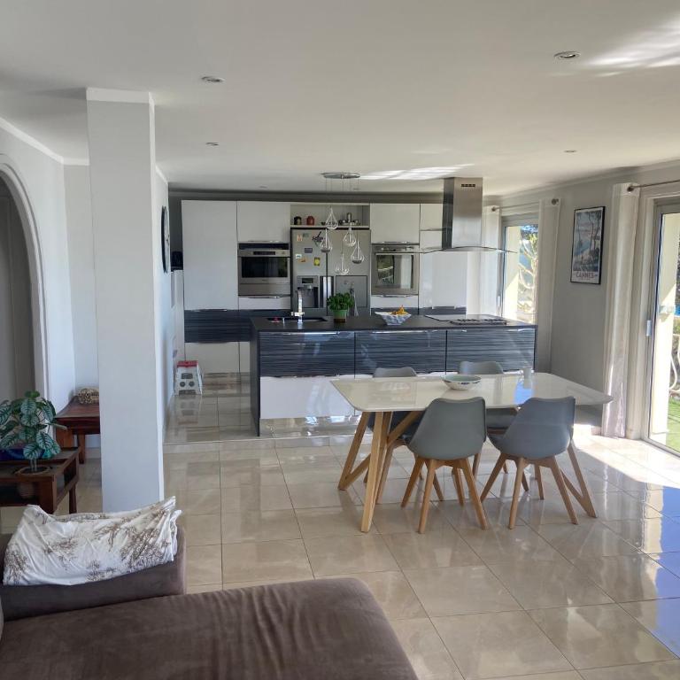 Appartement vue panoramique sur Cannes, 100M2 3P - Appartement 1 Chambre - 6