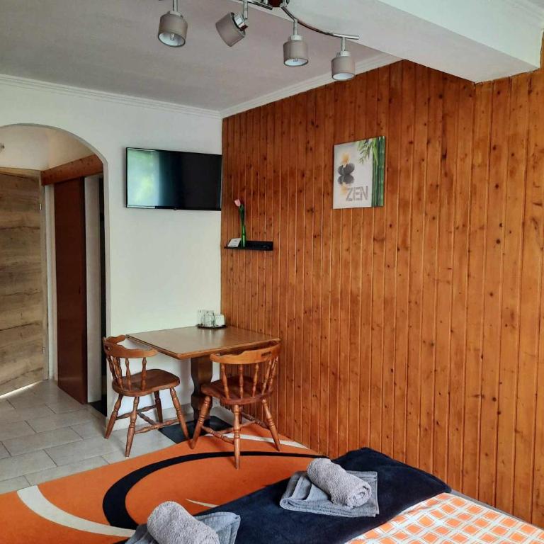 Pension Horvath - Standard Zimmer mit Queensize-Bett - 7