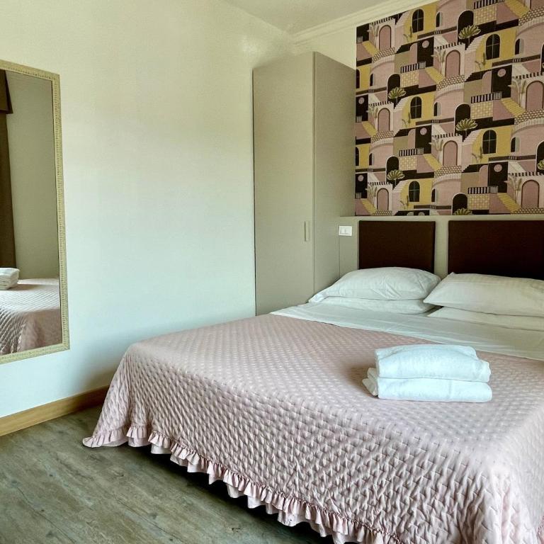 B City Hotel Bardolino - Camera Matrimoniale Classic con Balcone - 5
