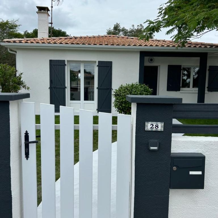 VILLA LAUNA GUJAN - Villa avec Piscine Privée - 2