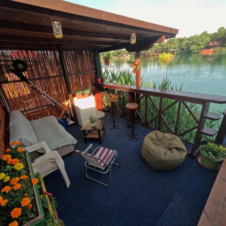 Bamboo River House - Two-Bedroom House - 19