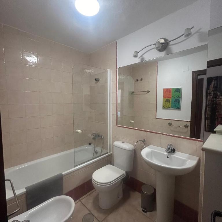 A pie de playa con vistas al mar - Four-Bedroom House - 13