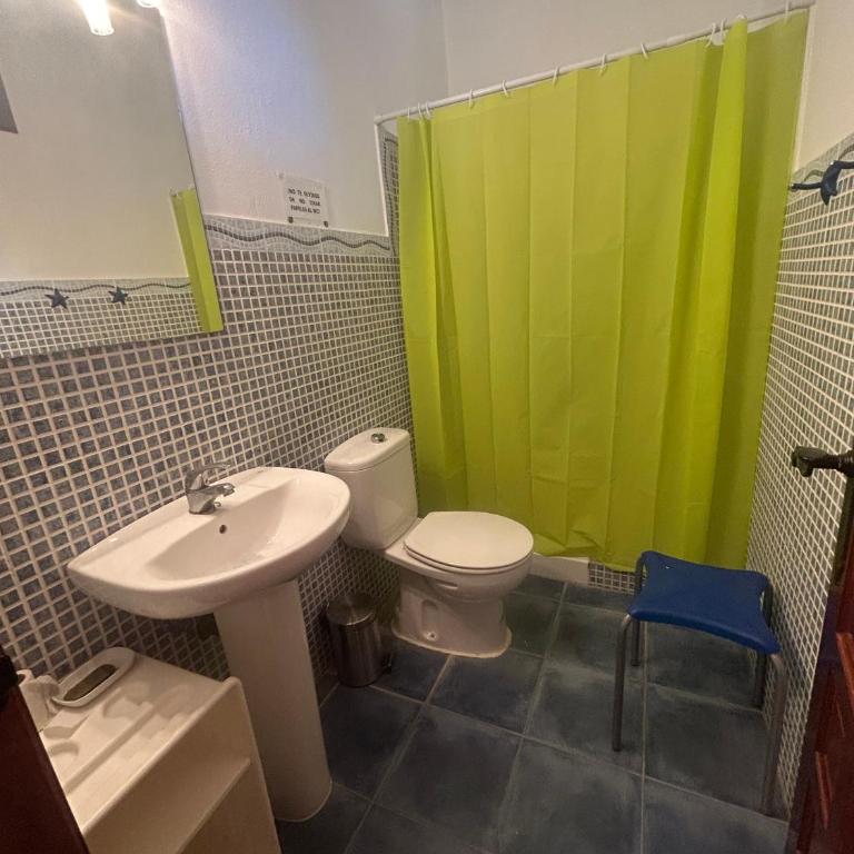 A pie de playa con vistas al mar - Four-Bedroom House - 15