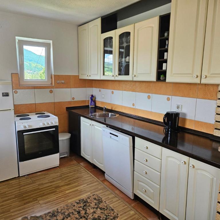 Apartman Rakovica - Apartman sa 3 Spavaće Sobe - 3