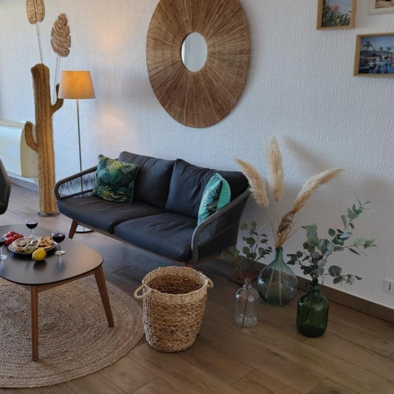 T3, 2ch, classé 3,parking gratuit sur place à 600m de la plage, des commerces ,du port proche st tropez - Appartement 2 Chambres - 9
