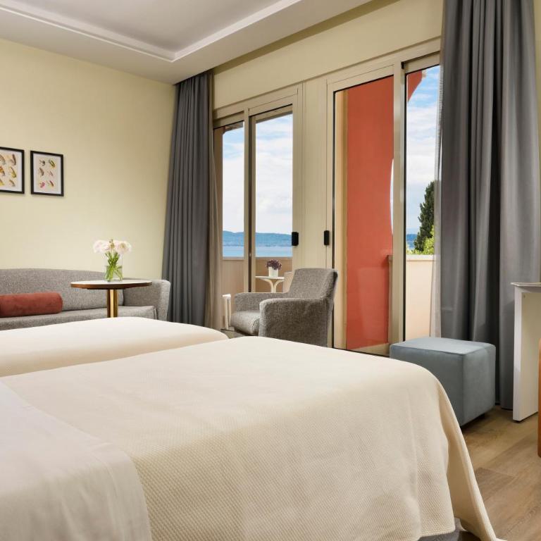 Hotel Continental Wellness & Spa - Camera Matrimoniale Superior con Vista Lago Parziale e Accesso Spa - 9