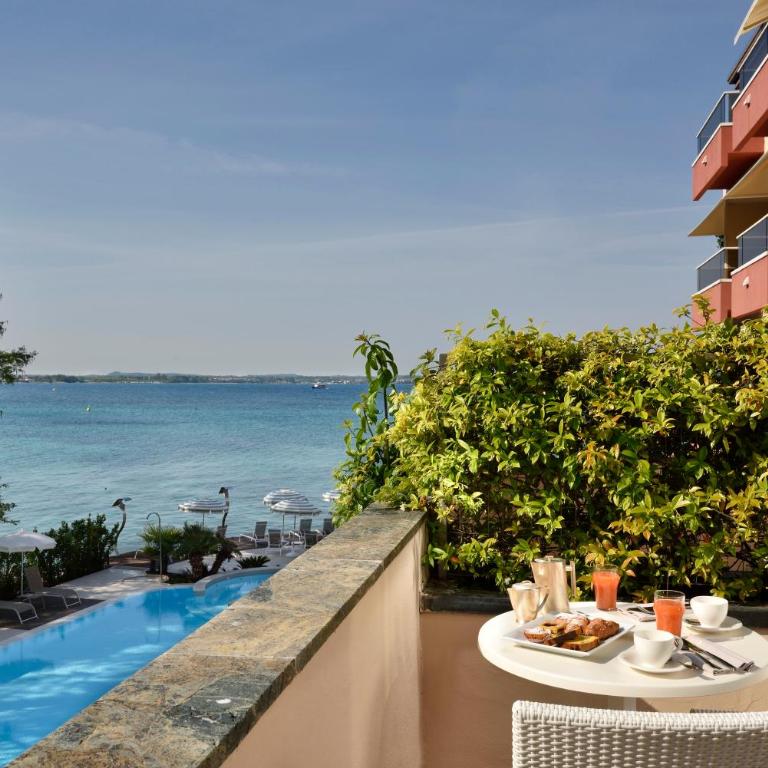 Hotel Continental Wellness & Spa - Camera Matrimoniale Superior con Vista Lago Parziale e Accesso Spa - 11