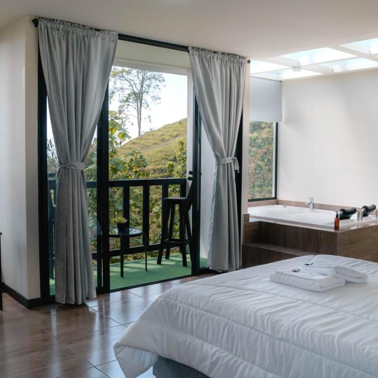 Finca Hotel Los Alpes - Suite con bañera de hidromasaje - 1
