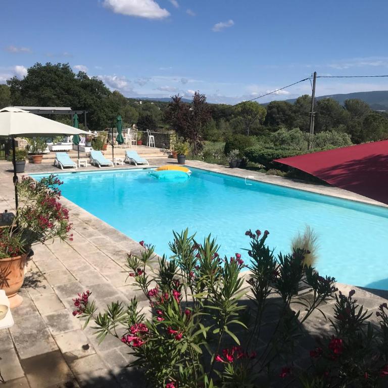 Chambre d'hôtes chez Maguy B-Villa Makeire - Chambre Lit Queen-Size - Vue sur Piscine - 49