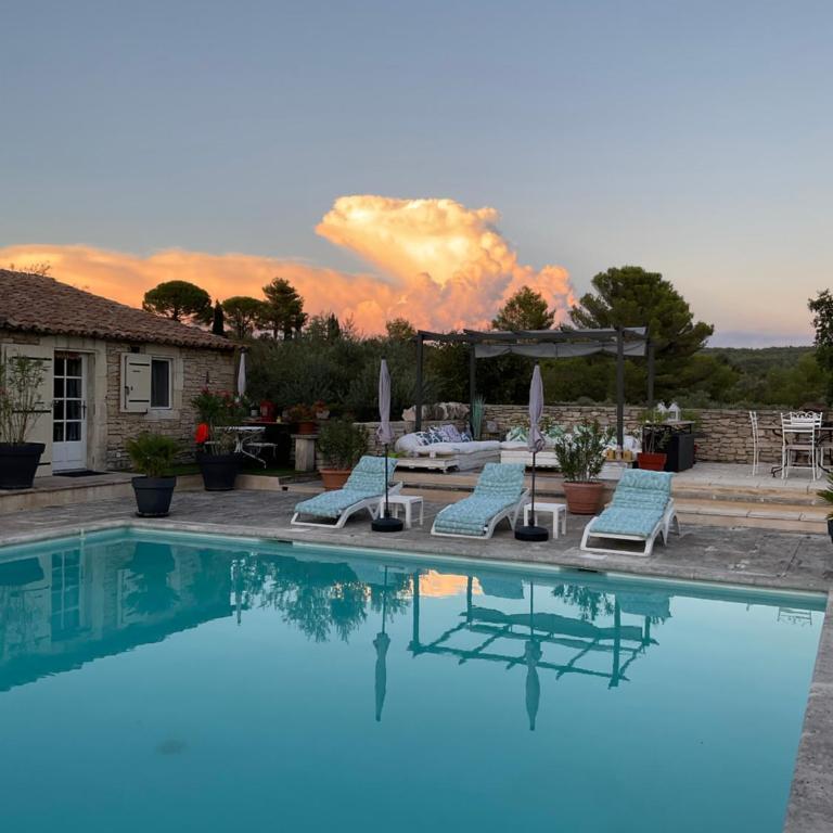 Chambre d'hôtes chez Maguy B-Villa Makeire - Chambre Lit Queen-Size - Vue sur Piscine - 57