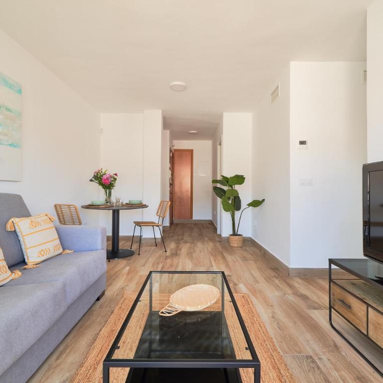 Luminoso apartamento en primera linea de PLAYA EN ESTEPONA - Superior One-Bedroom Apartment with Balcony - 5