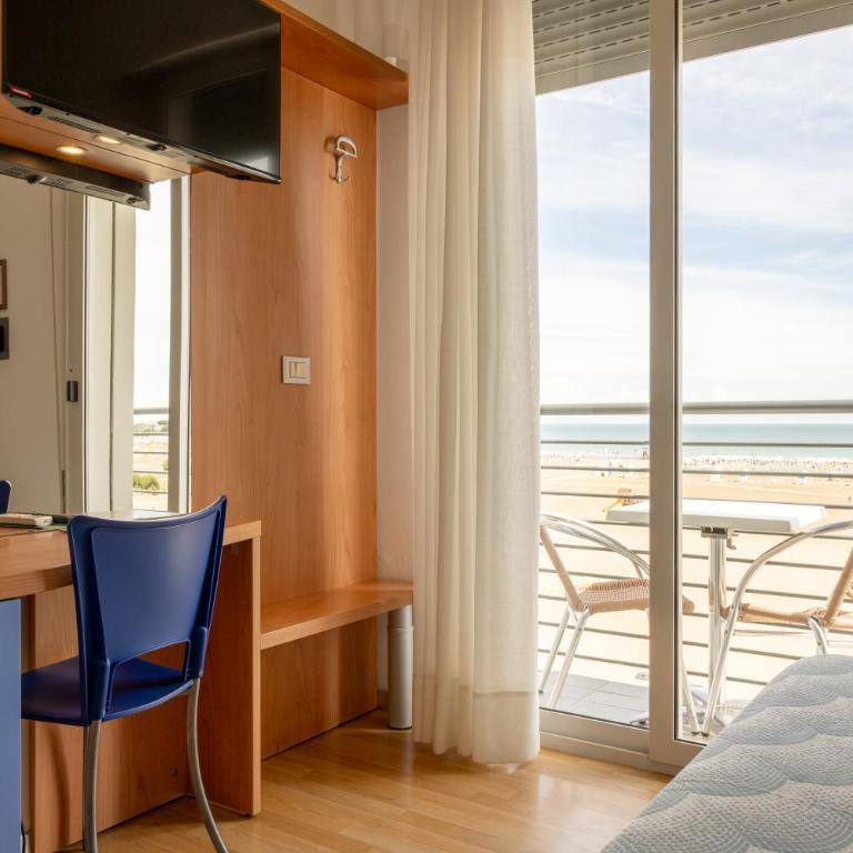 Hotel Riviera - Camera Matrimoniale con Balcone - Fronte Mare - 7