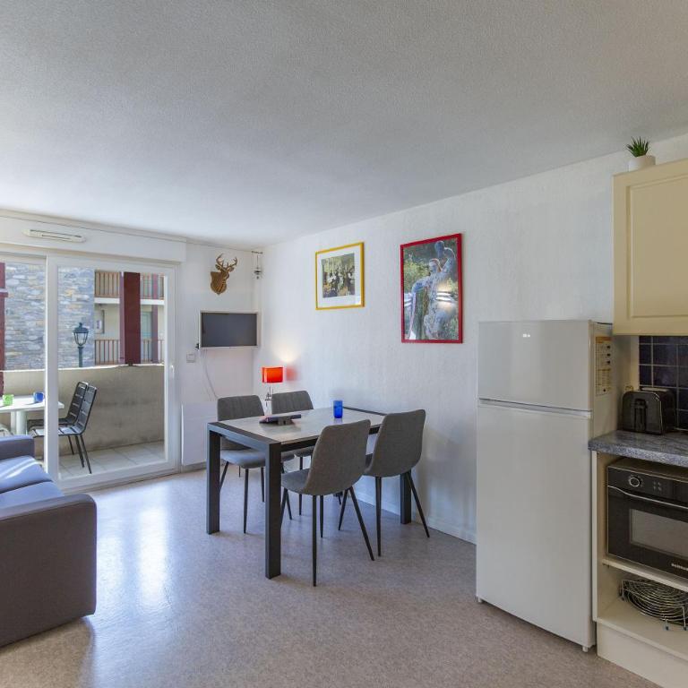 Appt 4 pers centre village balcon draps fournis garage accueil vélo fibre - Apartment mit 2 Schlafzimmern - 3