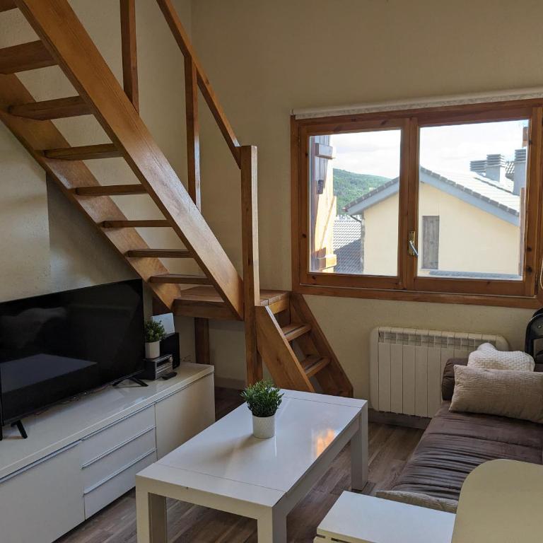 Bonito y luminoso apartamento con wifi y chimenea Aizú - Villanúa - Two-Bedroom Apartment - 2