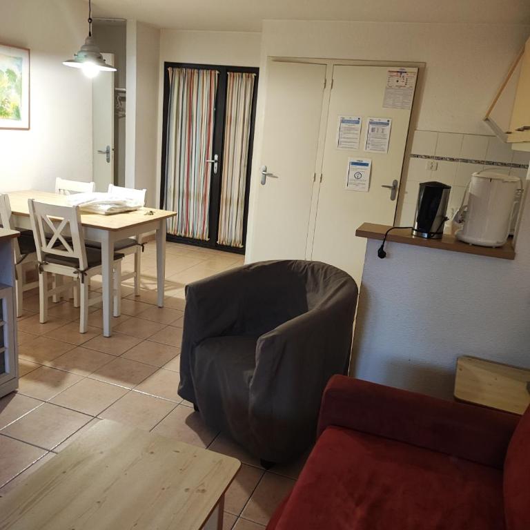 Le Cap d'Agde 2 pièces climatisé résidence Odalys St Loup en RDC avec terrasse - One-Bedroom Apartment - 11
