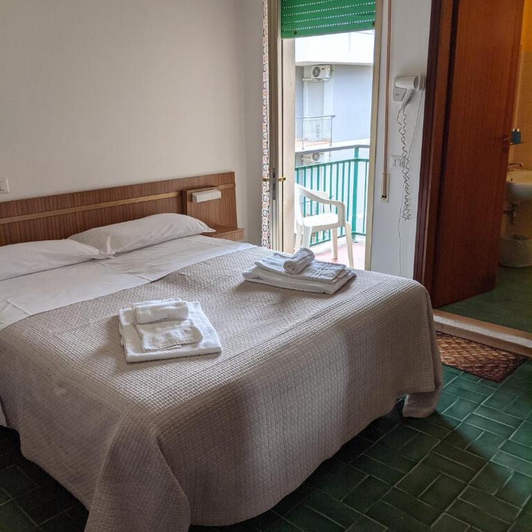 Hotel Bellevue - Camera Tripla con Bagno - 7