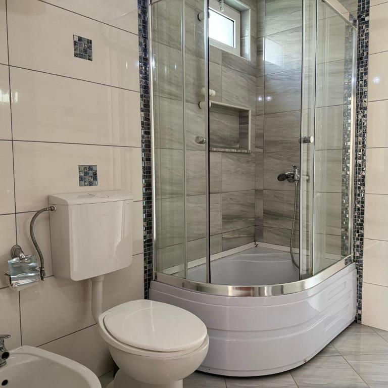 Blue Star Apartments - King Suite with Pool View - 7