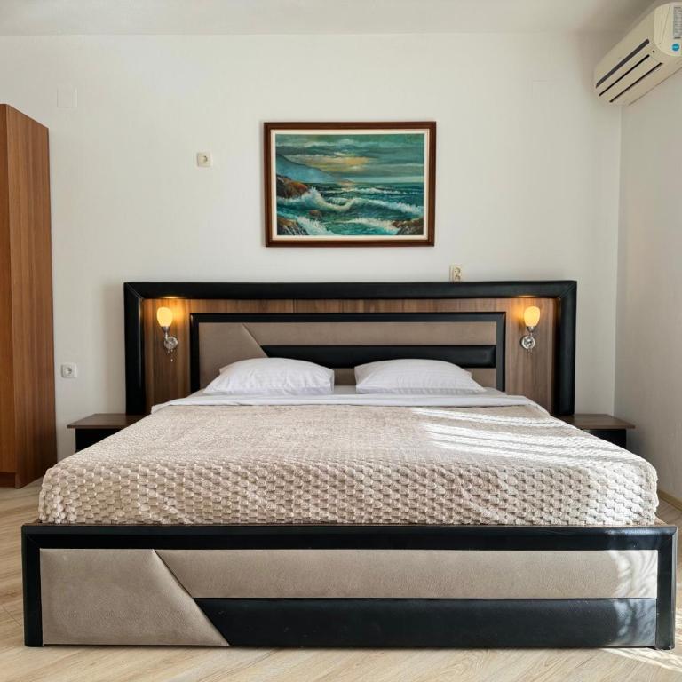 Blue Star Apartments - King Suite with Pool View - 11