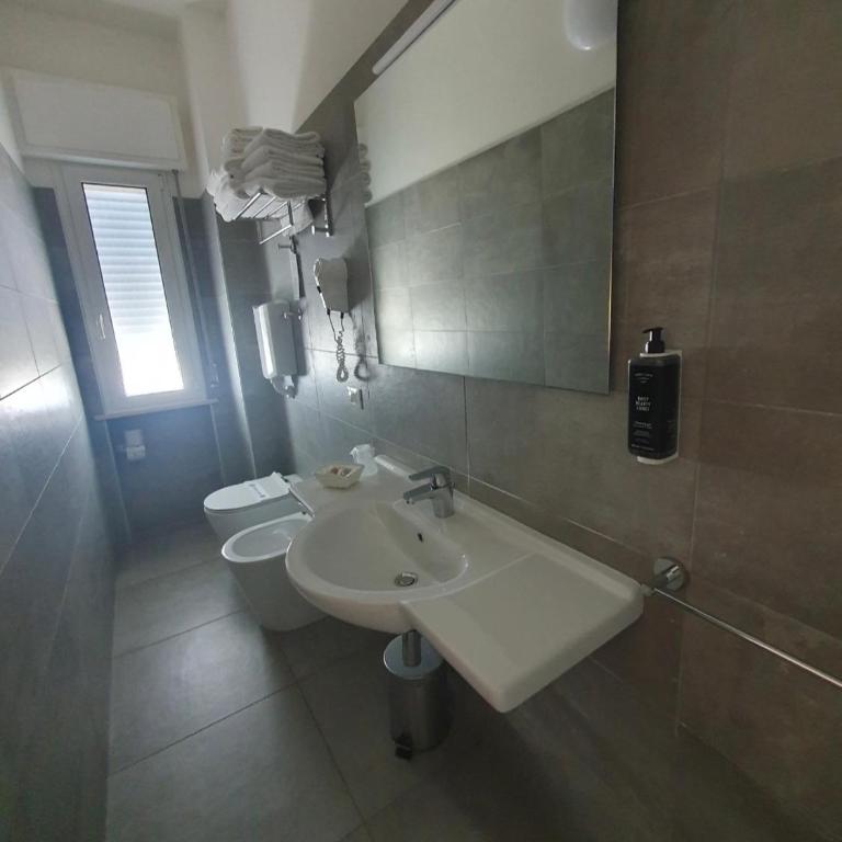 Hotel Kursaal - Camera Tripla Comfort con Balcone - 1