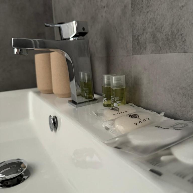 D-HOME Suites - Double Room with Private Bathroom - 9