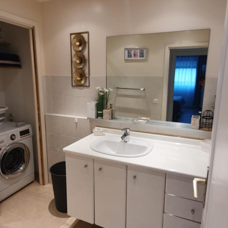 Spacieux 2 pièces terrasse et piscine - Apartment mit 1 Schlafzimmer - 35