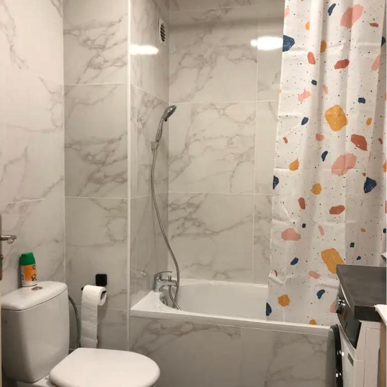 Superbe Appartement tout équipé, Le nid d'Eva à Metz Gare, Parking privé, Balcon, F2, 50m2, 3p - Appartement 1 Chambre - 11