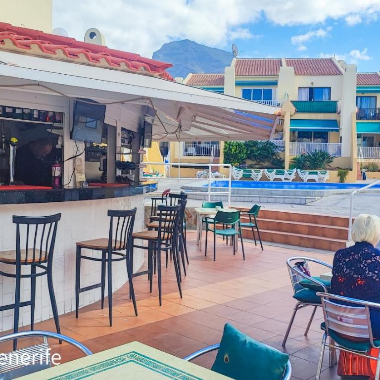 Mareverde apartment with pools and bar - Fanabe beach - Apartamento con terraza - 16