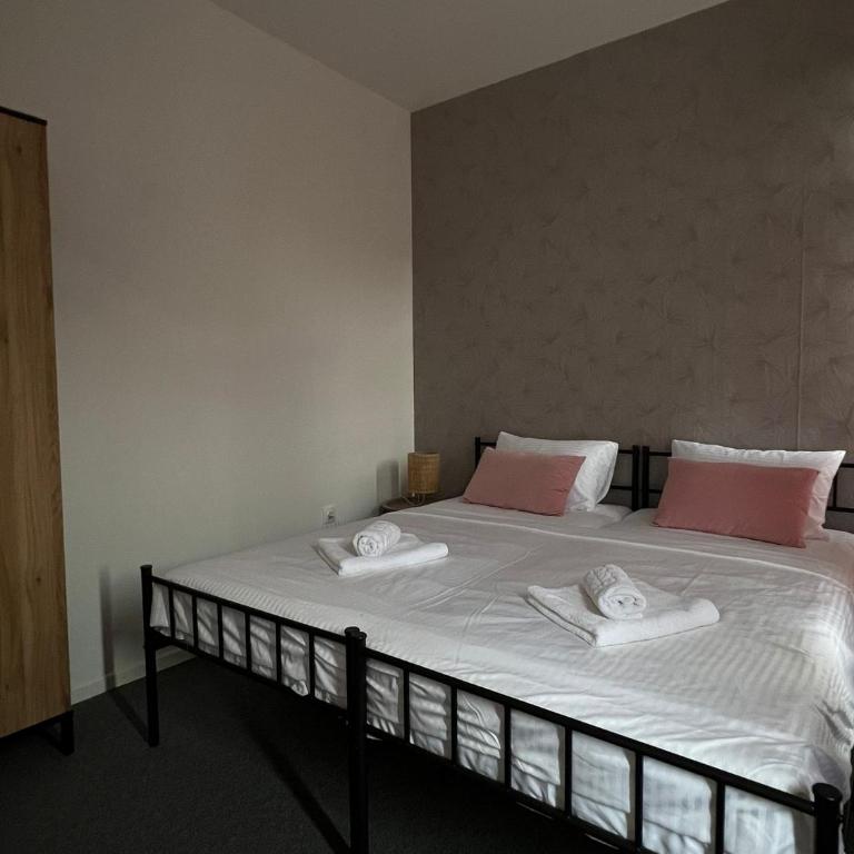 Apartments Aureus - Dvokrevetna Soba sa Bračnim Krevetom /2 Zasebna Kreveta i Sopstvenim Kupatilom - 6