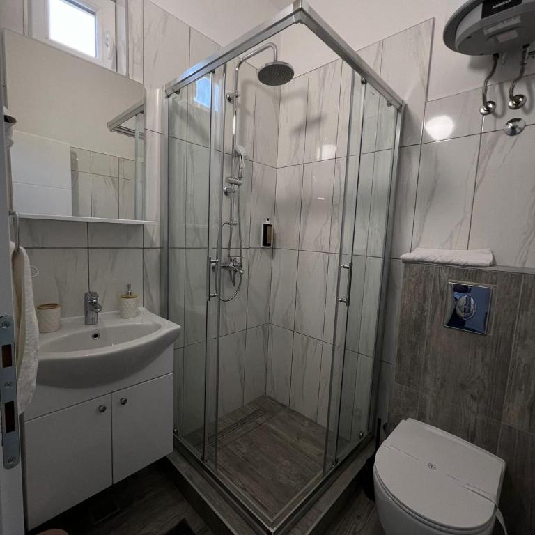 Apartments Aureus - Dvokrevetna Soba sa Bračnim Krevetom /2 Zasebna Kreveta i Sopstvenim Kupatilom - 8