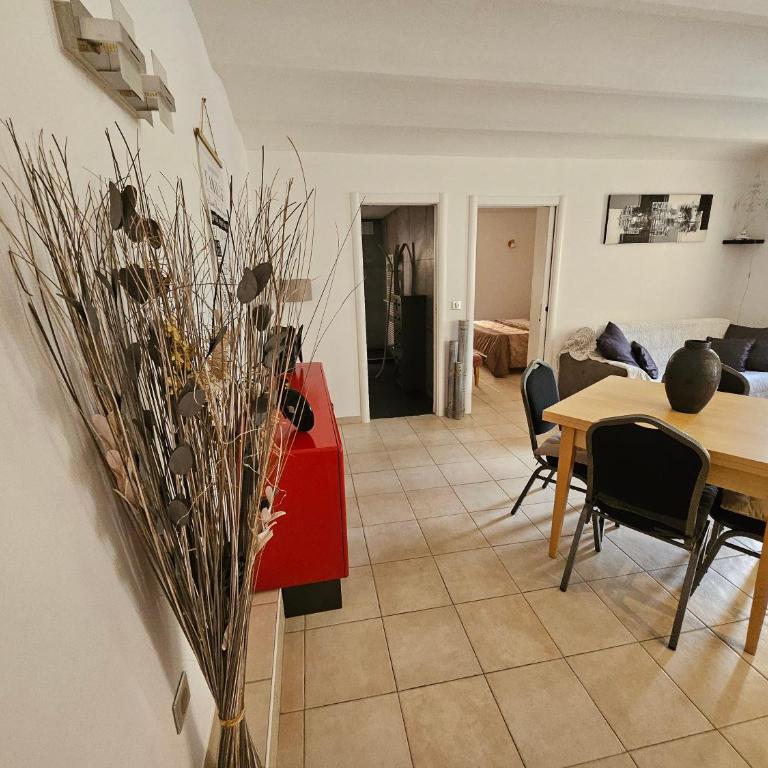 MICHELE FAMILY - Centre ville - 2 Pièces tranquille - A 150 m de la mer - One-Bedroom Apartment - 3