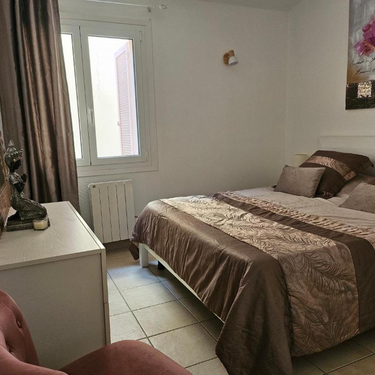 MICHELE FAMILY - Centre ville - 2 Pièces tranquille - A 150 m de la mer - One-Bedroom Apartment - 9