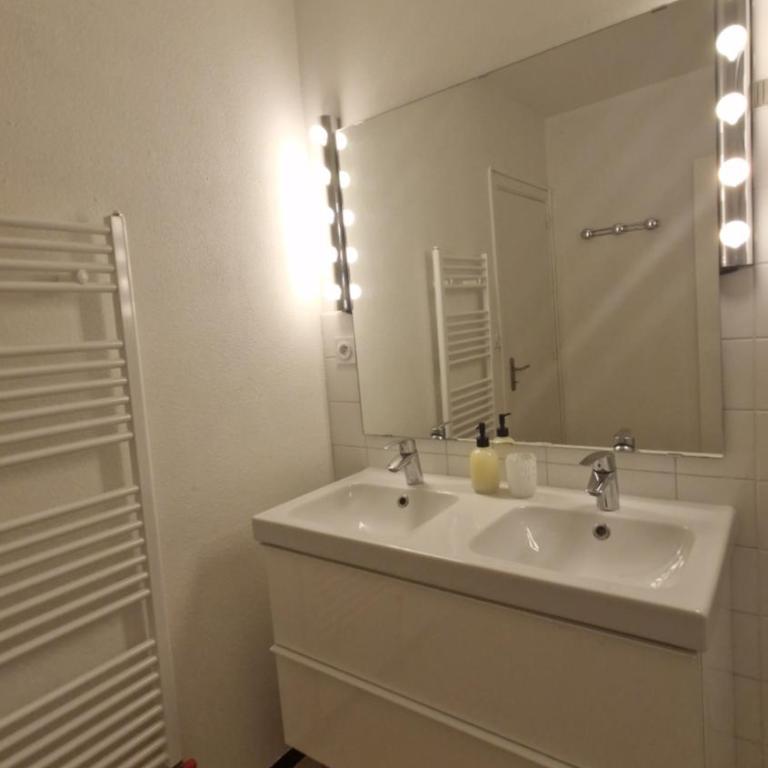 Lac Plage et Ville 95 m2 a 100m du lac, 3 chambres, parking - Three-Bedroom Apartment - 40