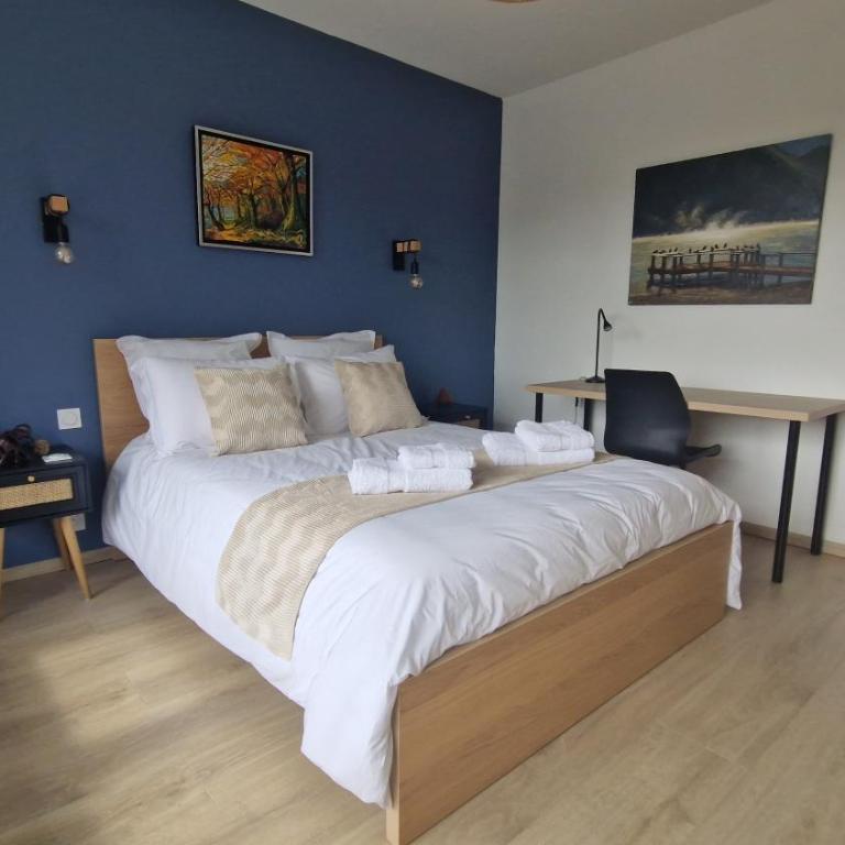 Lac Plage et Ville 95 m2 a 100m du lac, 3 chambres, parking - Three-Bedroom Apartment - 25
