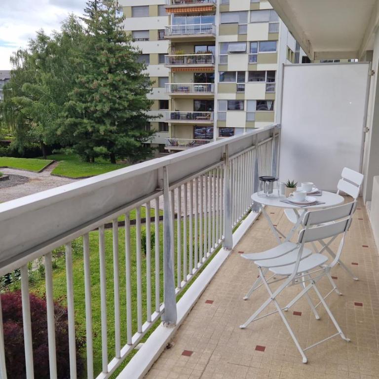 Lac Plage et Ville 95 m2 a 100m du lac, 3 chambres, parking - Three-Bedroom Apartment - 21