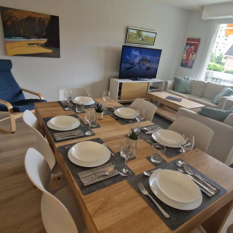 Lac Plage et Ville 95 m2 a 100m du lac, 3 chambres, parking - Three-Bedroom Apartment - 17
