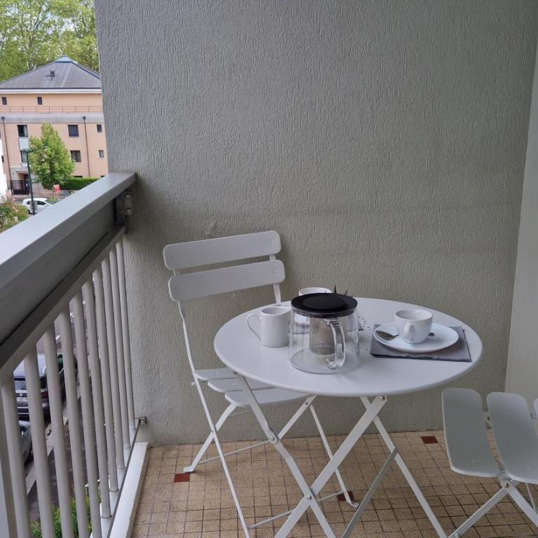 Lac Plage et Ville 95 m2 a 100m du lac, 3 chambres, parking - Three-Bedroom Apartment - 34