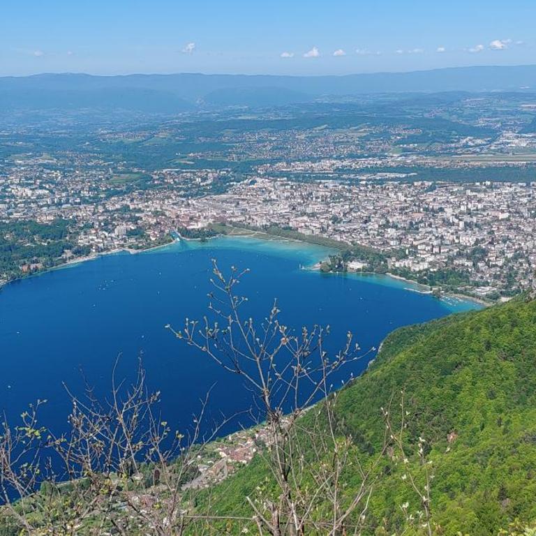 Lac Plage et Ville 95 m2 a 100m du lac, 3 chambres, parking - Three-Bedroom Apartment - 51