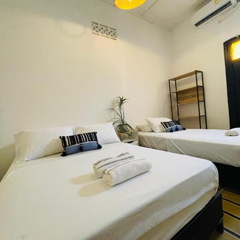 Hostal 1545 - Habitación Triple con balcón - 3