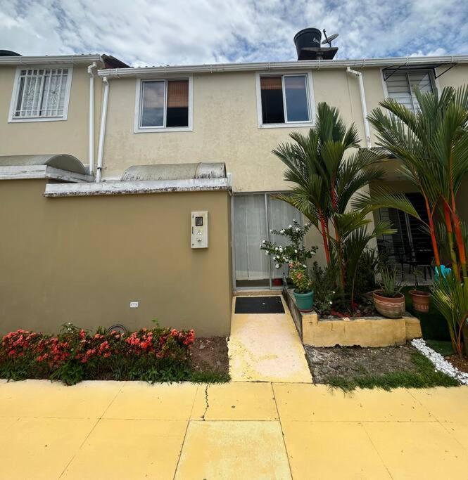 Hermosa Casa en Restrepo, Meta - Three-Bedroom House - 4