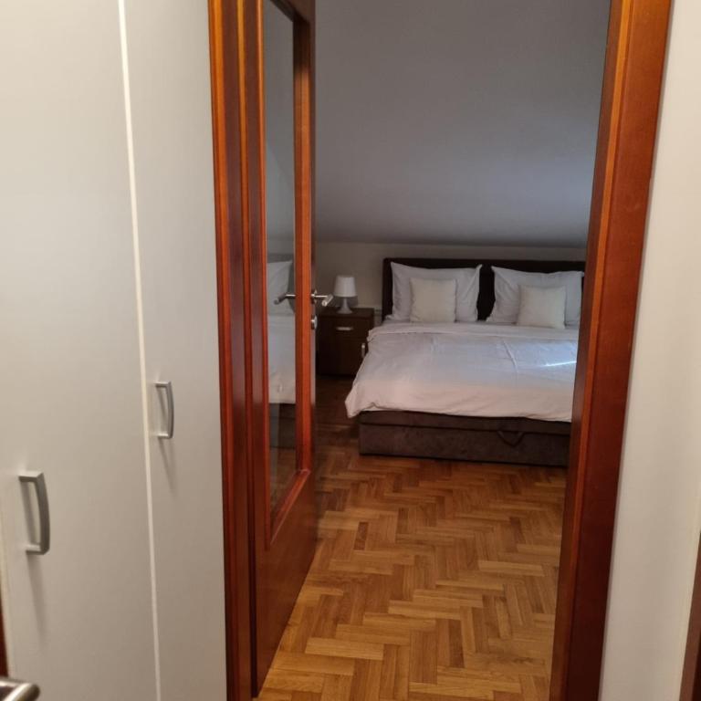 Studio apartman Ema - centar, kruzni tok - Studio sa Bračnim Krevetom (King-size) - 7