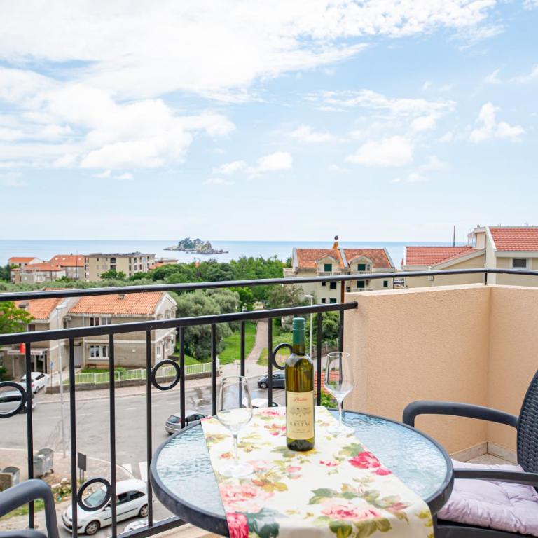 Apartments Vjera Petrovac - Studio with Sea View - 1