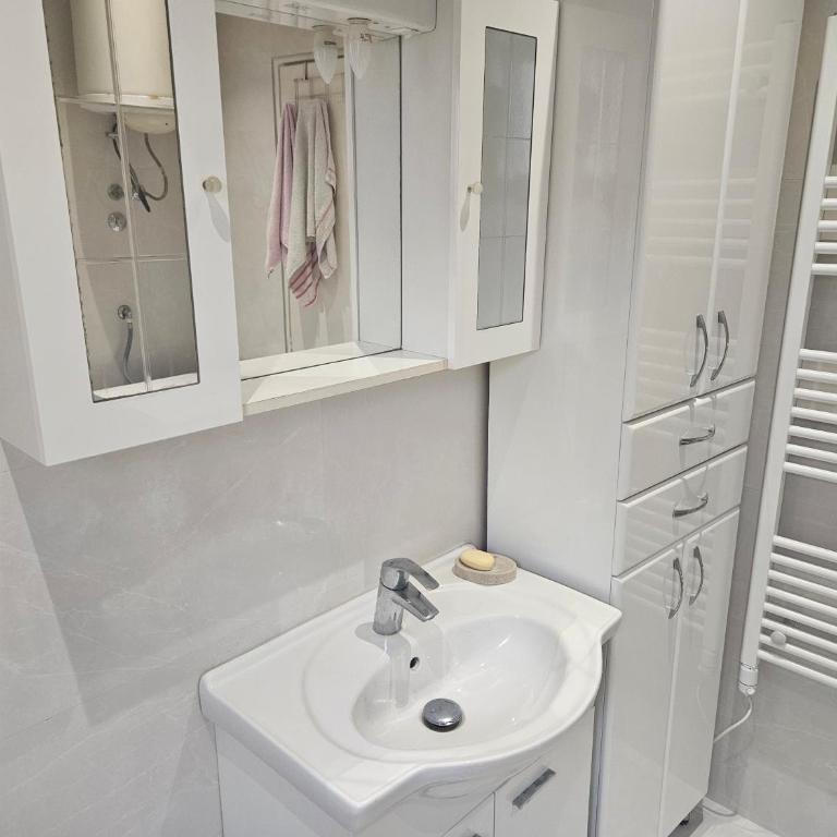 Rooms Vlaovic - Deluxe Double Room with Balcony and Sea View - 13