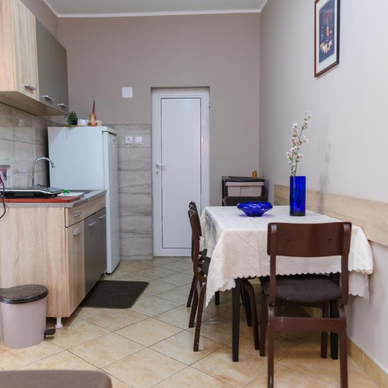 Vila Misljenovic, u centru Sokobanje, na pesackoj zoni - Studio Apartman s Balkonom - 6