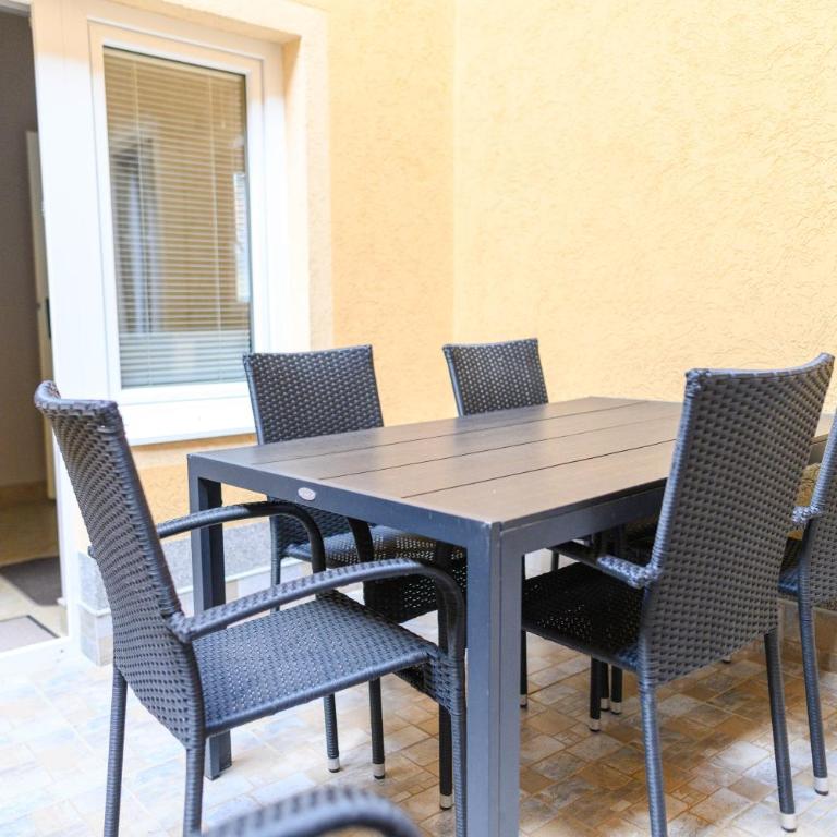 Vila Misljenovic, u centru Sokobanje, na pesackoj zoni - Studio Apartman s Balkonom - 11