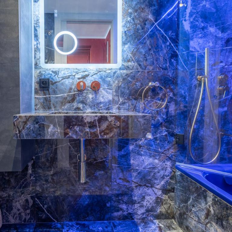 Luxury studio renovated 2024 with free parking - Studio - 11