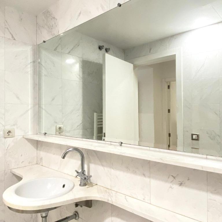 Exclusive Beachfront Haven in Costa Brava - Apartamento de 3 dormitorios - 14